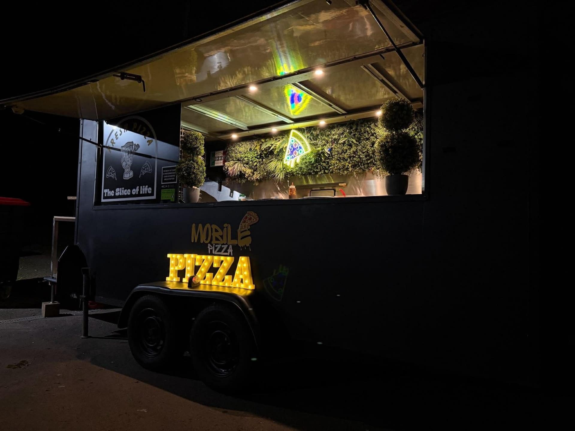 Mobile Pizza van at night